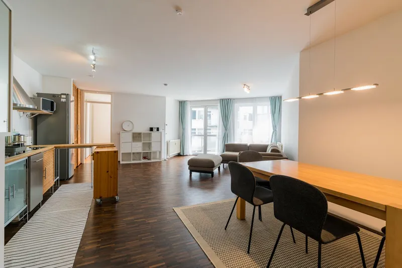 Temporary housing; fully furnished; modern and bright apartment in AAA location — photo 1